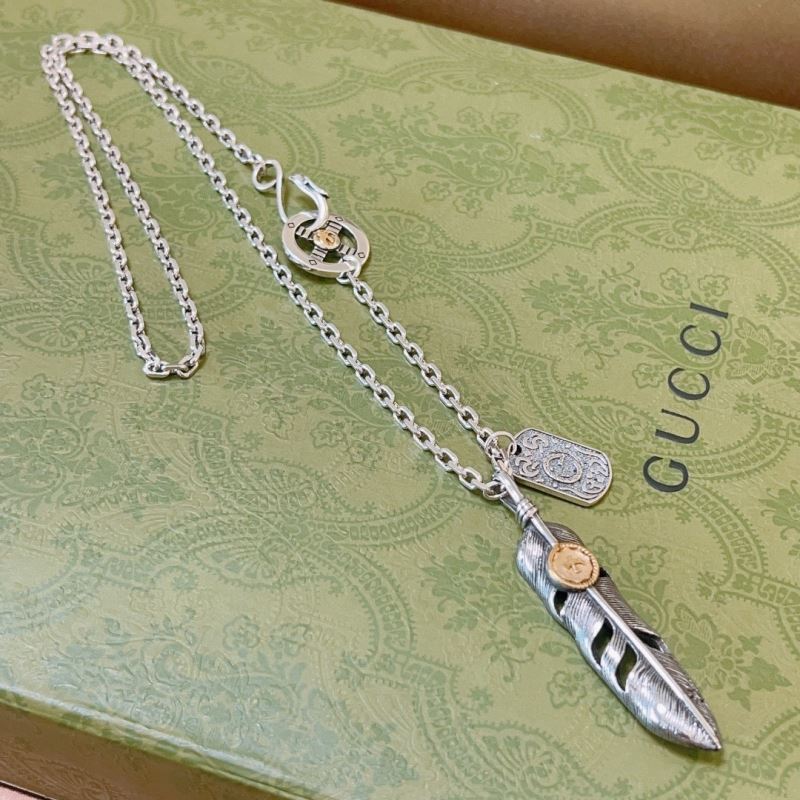 G*u*i necklaces